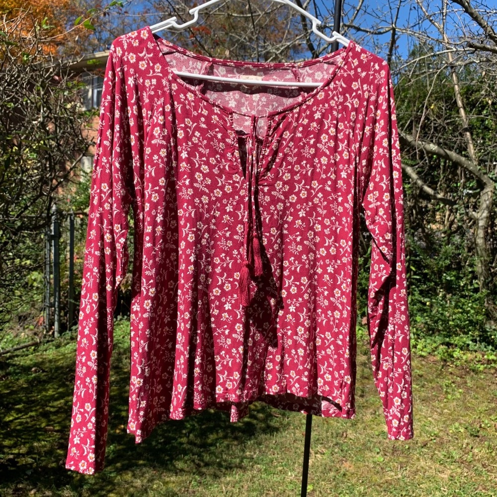 Hollister Top - Picture 1 of 3